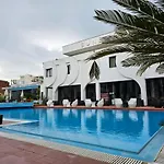 Sunborn Hotel Golem (Tirana)