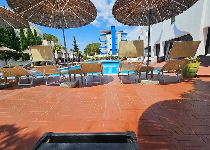 Sunborn Hotell Golem (Tirana)