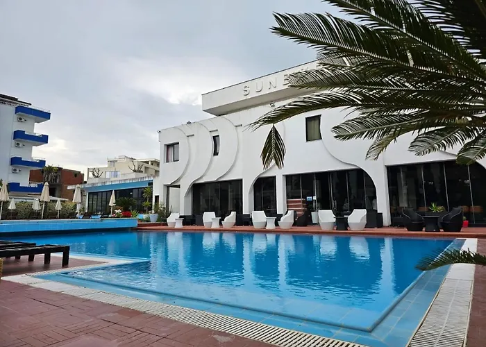 Sunborn Hotell Golem (Tirana)