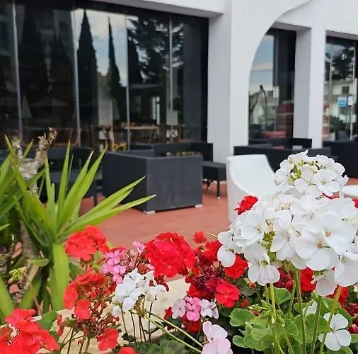 Sunborn Hotell Golem (Tirana)