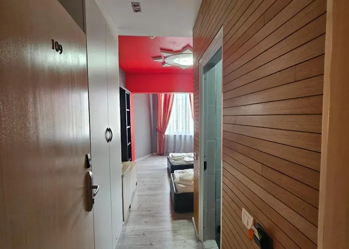 Sunborn Hotel Golem (Tirana)