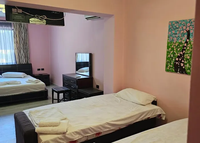 Sunborn Hotell Golem (Tirana)