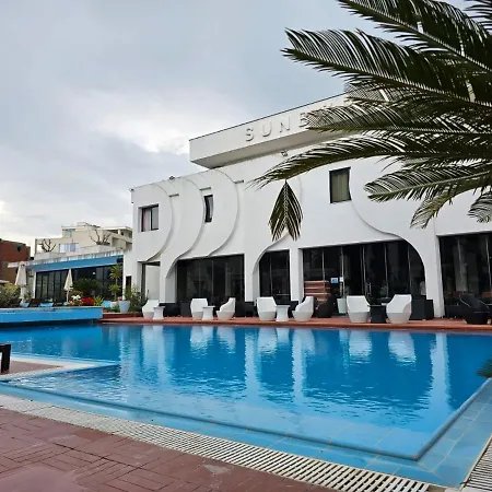 Sunborn Szálloda Golem