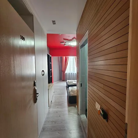 Sunborn Otel Golem (Tirana)